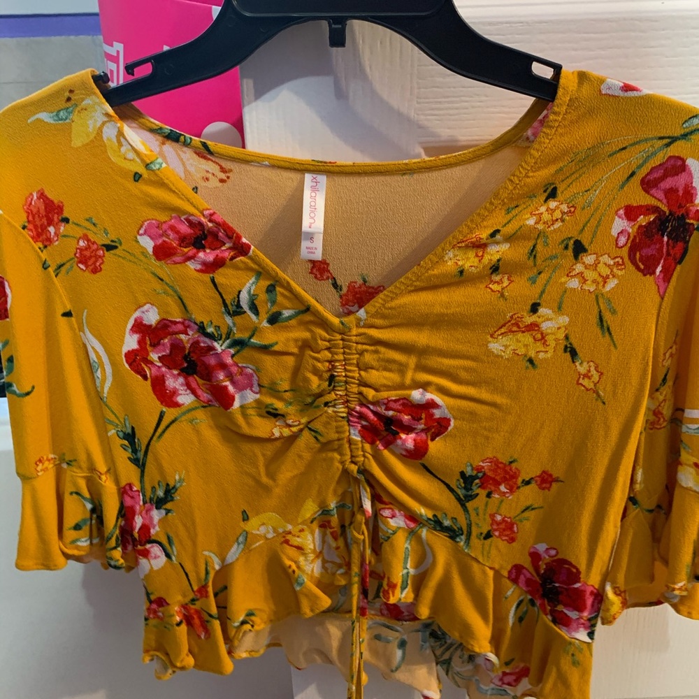 Cute flower top 😘